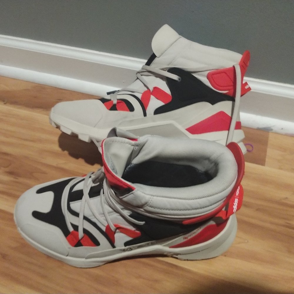 New - Picture 1 of 2